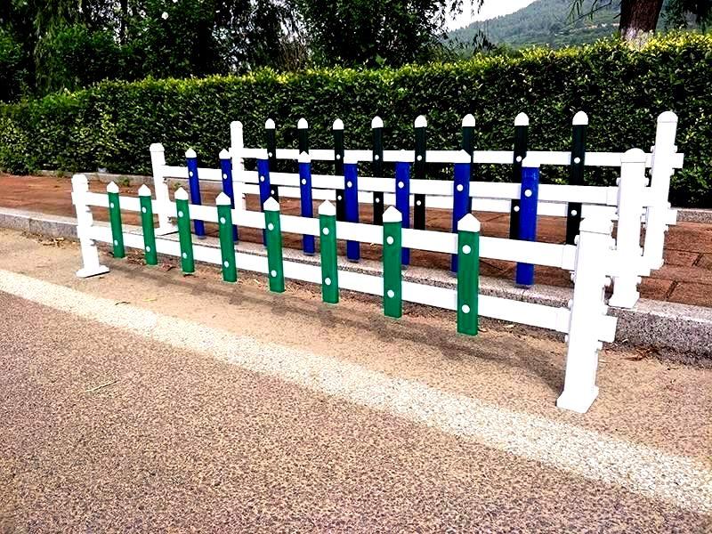 PVC草坪护栏变压器护栏